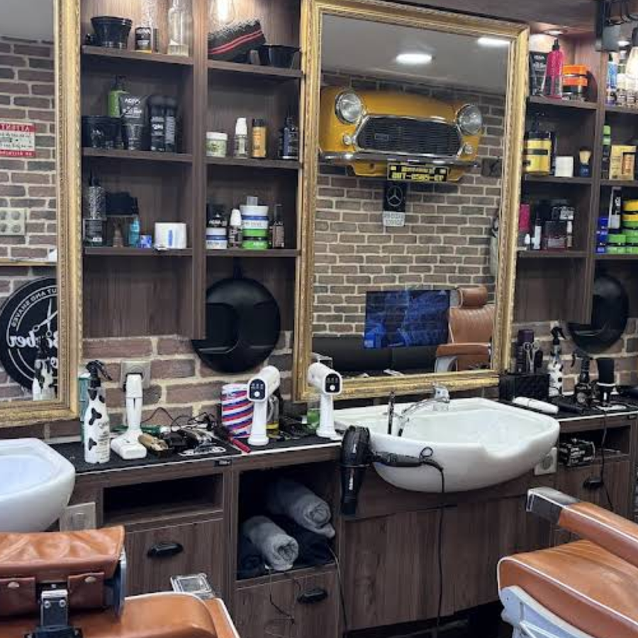 Intérieur du salon The Barber Station Montreuil
